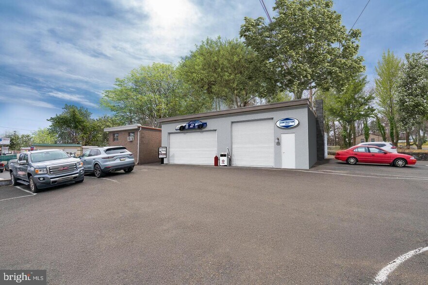Primary Photo Of 373 Easton Rd, Horsham Township Auto Repair For Lease