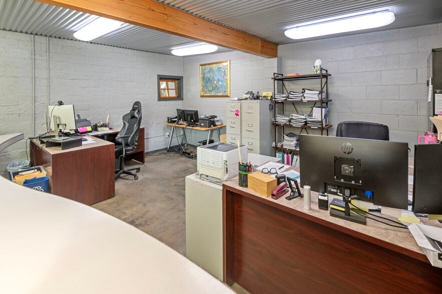 More Photos Of 23 NW Greenwood Ave, Bend Storefront For Sale