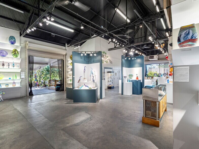 More Photos Of 2342 Emerson Ave S, Saint Petersburg Manufacturing For Sale