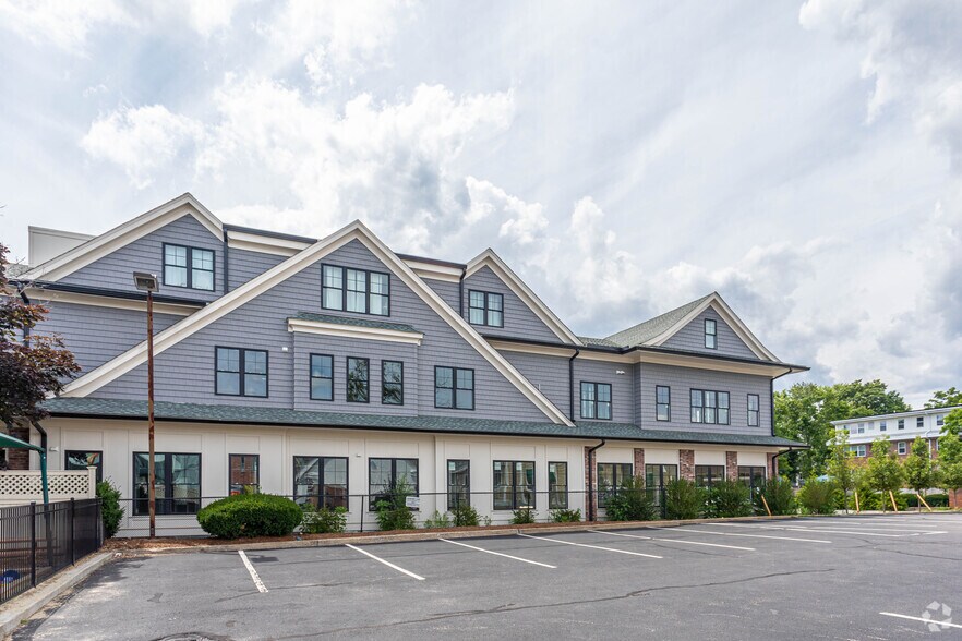 More Photos Of 15 Oak St, Needham Healthcare For Lease