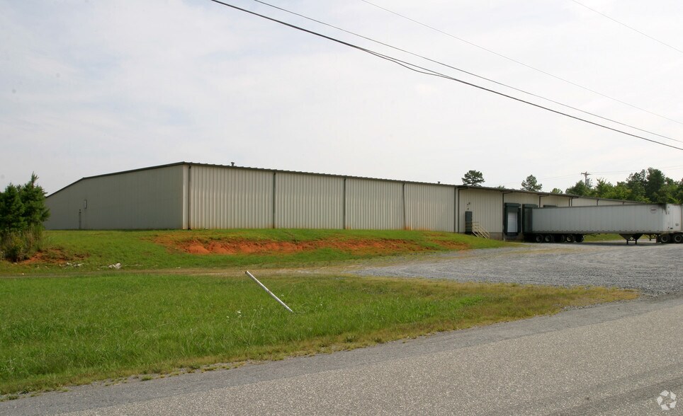 More Photos Of 460 Commerce Pl, Asheboro Warehouse For Lease