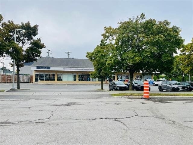 More Photos Of 730 Boul Du Mont-Royal, Gatineau Freestanding For Sale