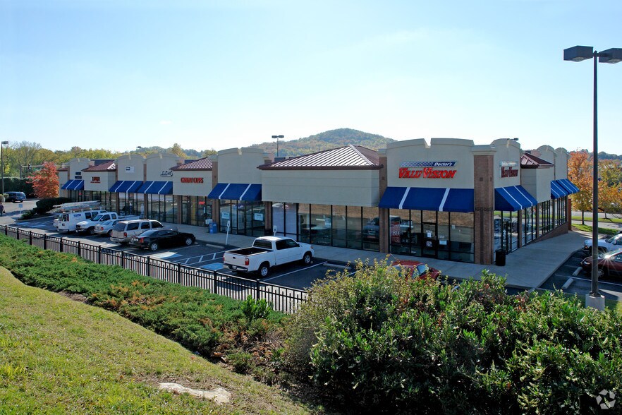 More Photos Of 8105 Moores Ln, Brentwood Unknown For Lease