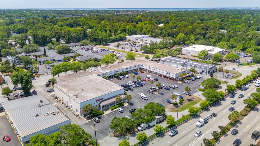 More Photos Of 1035 Johnnie Dodds Blvd, Mt Pleasant Unknown For Lease