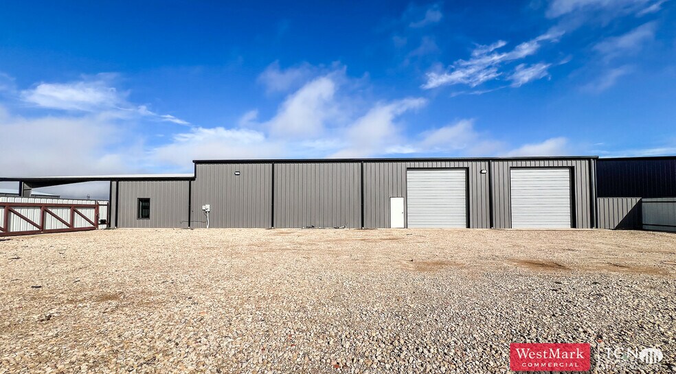 More Photos Of 6621 Xenia, Lubbock Warehouse For Sale