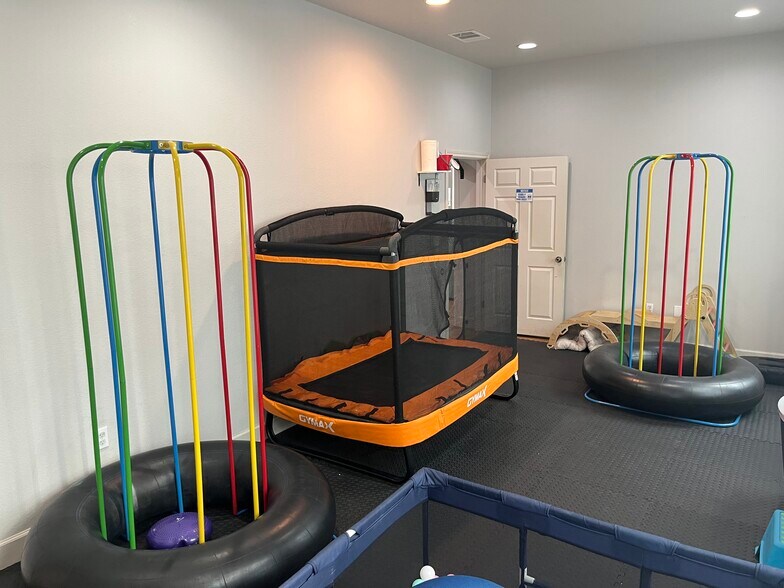 More Photos Of 2301 S Bagdad Rd, Cedar Park Medical For Sale