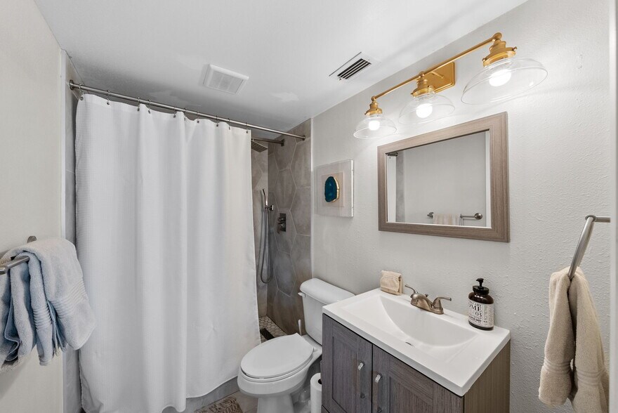 More Photos Of 439 Causeway Blvd, Dunedin Office For Sale