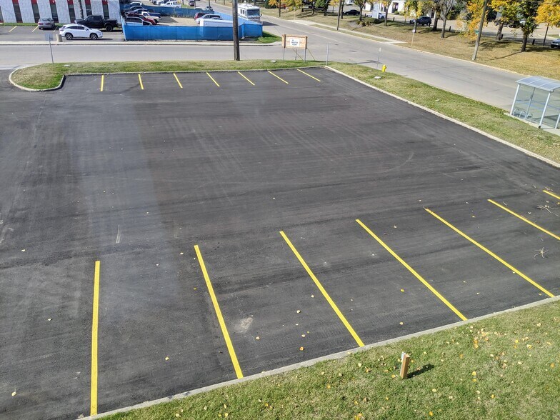 More Photos Of 11307-11329 166 A St NW, Edmonton Distribution For Lease