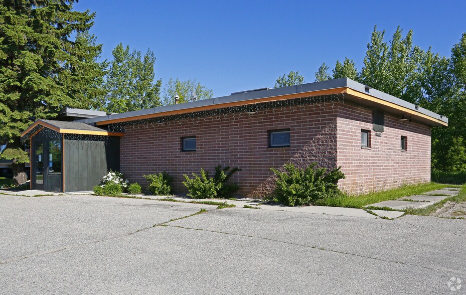 Primary Photo Of 4417 County Road 82 SE, Alexandria Restaurant For Sale