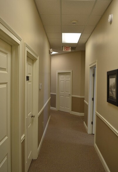 More Photos Of 3930 Mezzanine Dr, Lafayette Medical For Lease