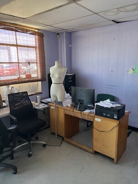 More Photos Of 3638 Fruitland Ave, Maywood Industrial For Sale