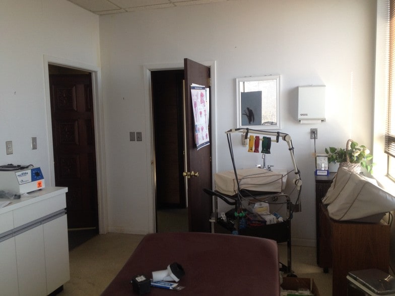 More Photos Of 700 N Broad St, Elizabeth Medical For Sale