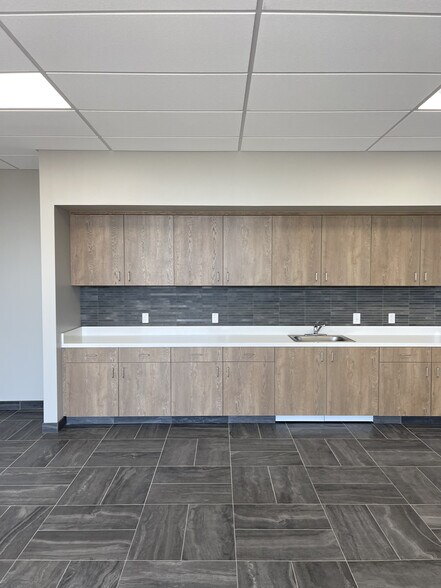 More Photos Of 6714 E North Belt Rd, Las Vegas Distribution For Lease