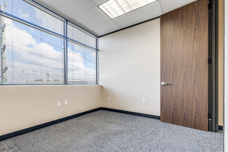 More Photos Of 14521 Old Katy Rd, Houston Unknown For Lease