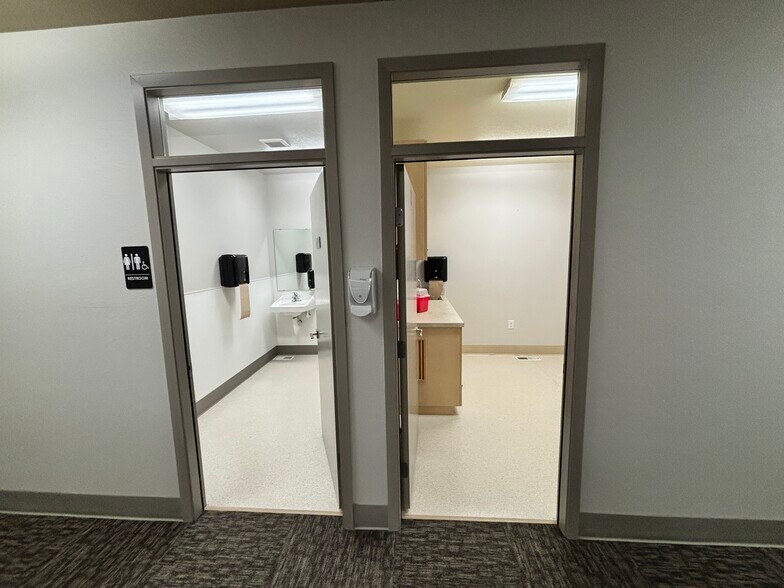 More Photos Of 1515-1535 Liberty St SE, Salem Medical For Lease