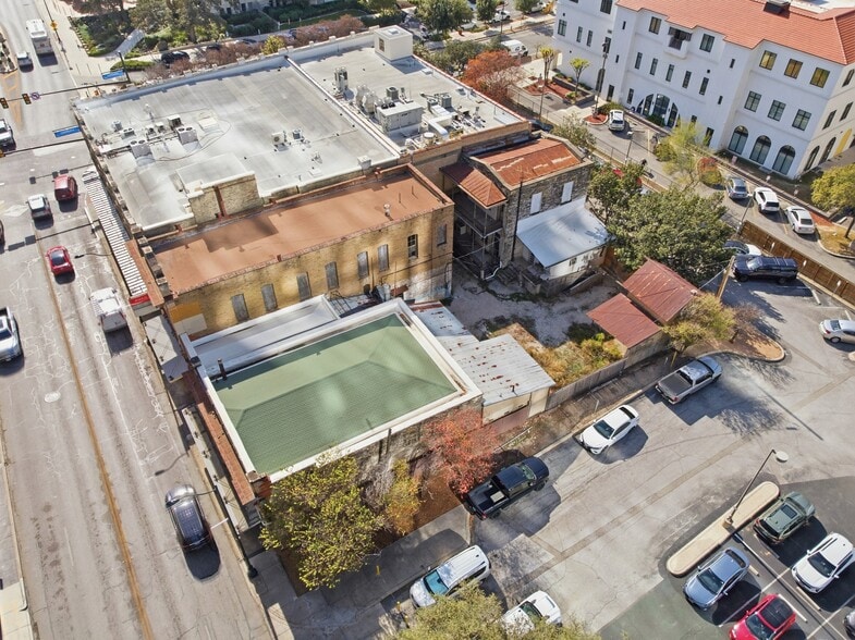 More Photos Of 111-113 N Flores St, San Antonio Storefront Retail Residential For Sale