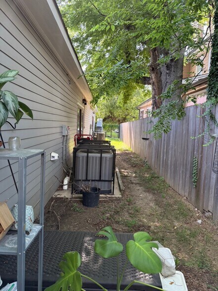 More Photos Of 1430 Poplar Ave, Memphis Office For Sale