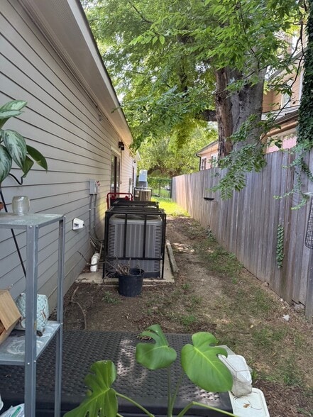 More Photos Of 1430 Poplar Ave, Memphis Office For Sale