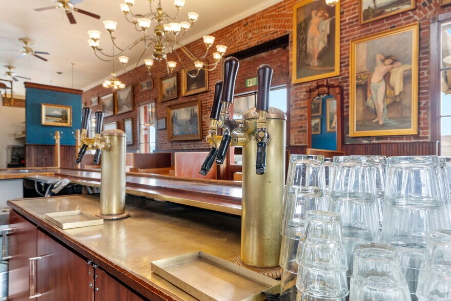 More Photos Of 205 Court St, The Dalles Restaurant For Sale