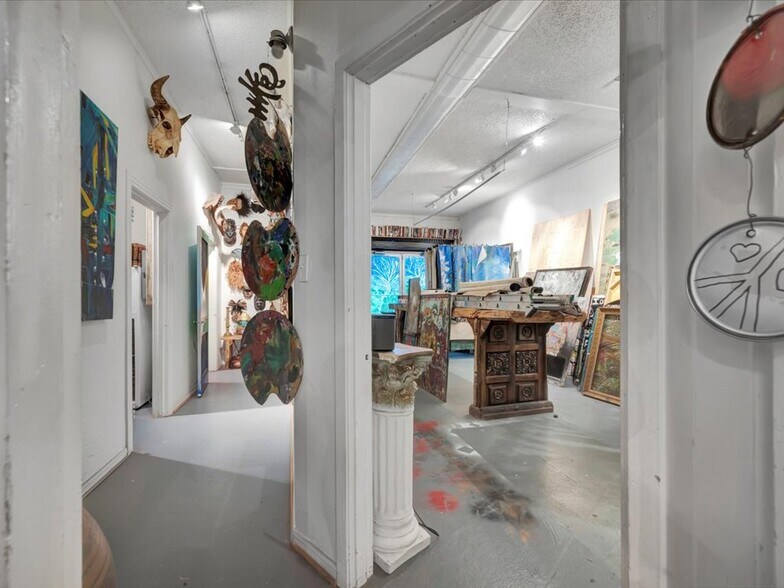 More Photos Of 132 Nacogdoches St, Center Storefront Retail Residential For Sale