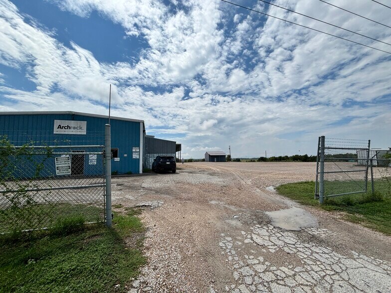 More Photos Of 10959 Highway 290 W, Brenham Warehouse For Sale
