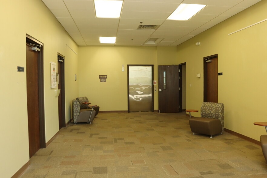 More Photos Of 100 Cherokee Blvd, Chattanooga Office For Sale