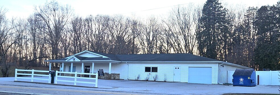 More Photos Of 3949 N River Rd, Freeland Office For Lease