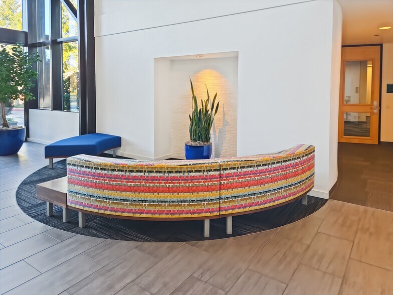 More Photos Of 3326 106th Ave SE, Bellevue Coworking Space