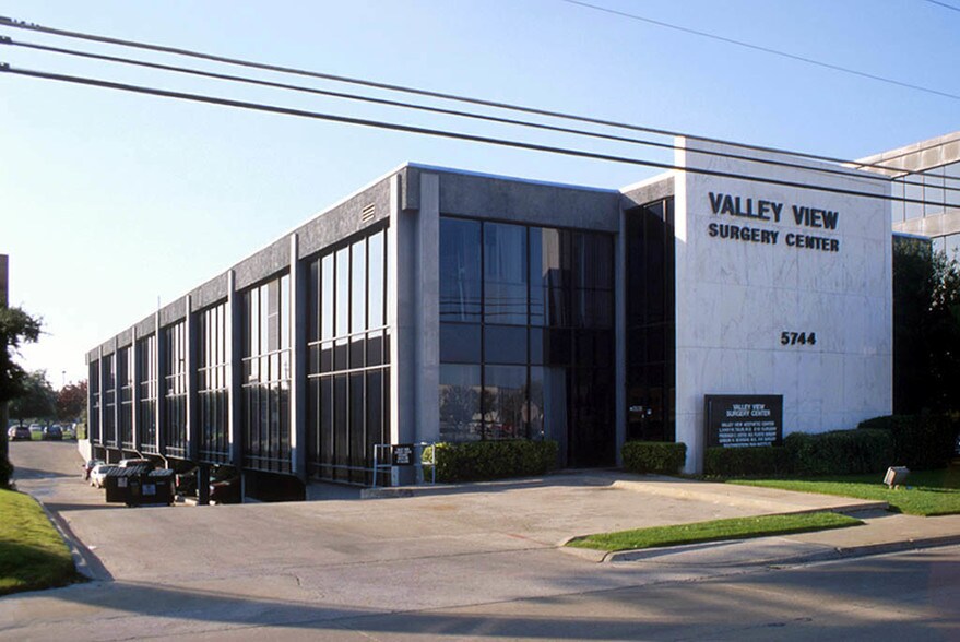 More Photos Of 5744 Lyndon B Johnson Fwy, Dallas Medical For Lease