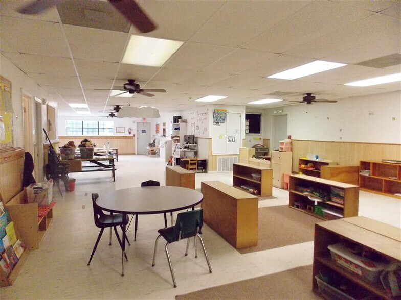 More Photos Of 702 S Peachtree St, Jasper Daycare Center For Lease