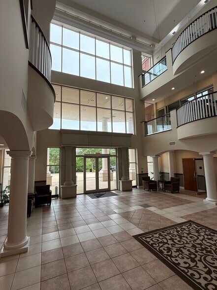 More Photos Of 265 Exchange Dr, Crystal Lake Office For Lease