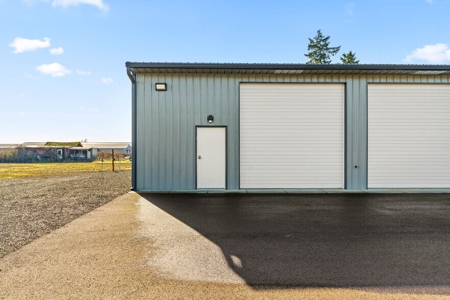 More Photos Of 93303 Prairie Rd, Junction City Warehouse For Lease