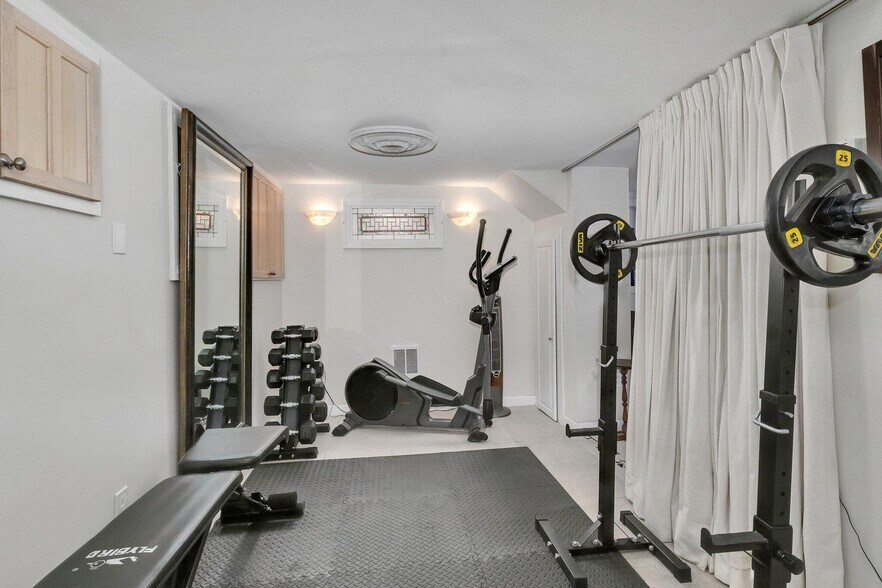 More Photos Of 139 A Bradford St, Provincetown Storefront Retail Residential For Sale