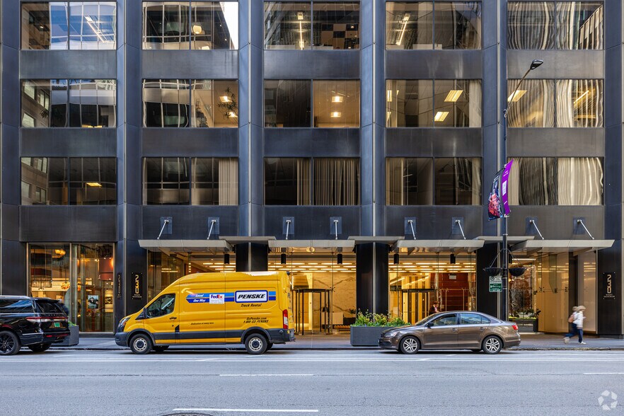 More Photos Of 230 W Monroe St, Chicago Office For Lease