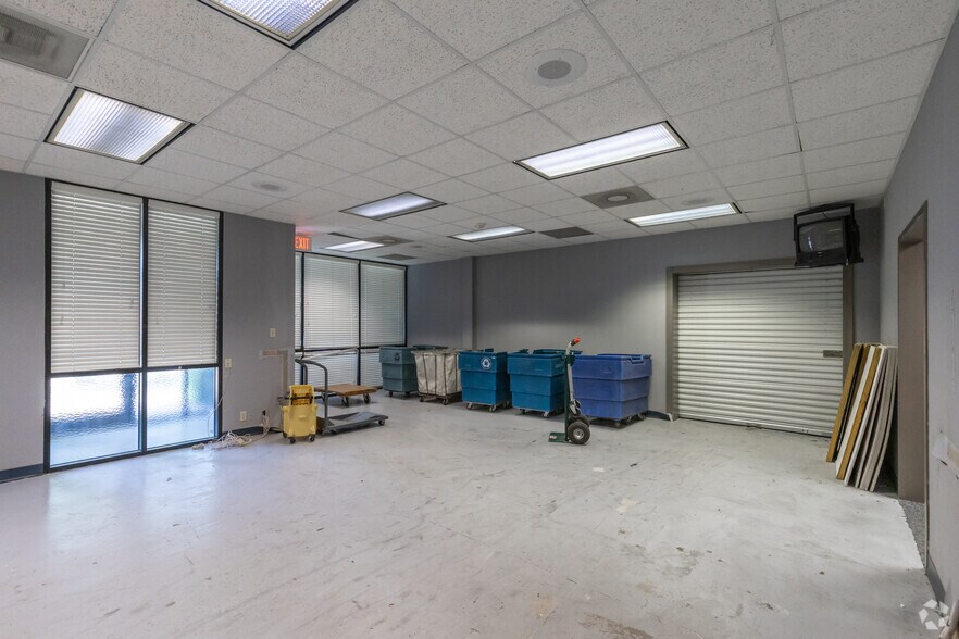 More Photos Of 1313 Oates Dr, Mesquite Office For Sale