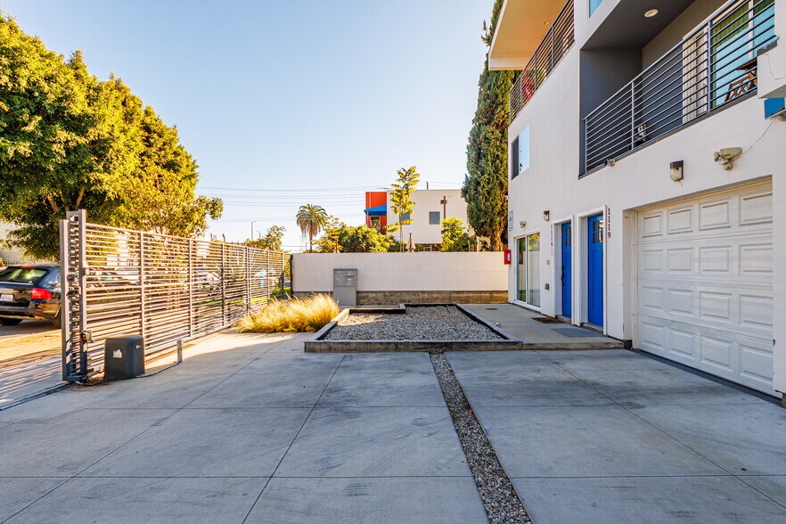 More Photos Of 1119 N Berendo St, Los Angeles Apartments For Sale