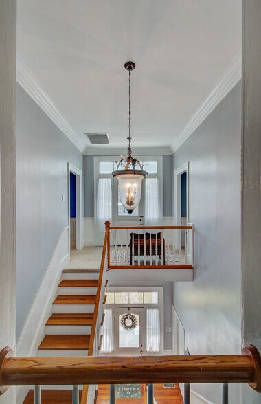 More Photos Of 112 S Magnolia St, Summerville Office Residential For Lease