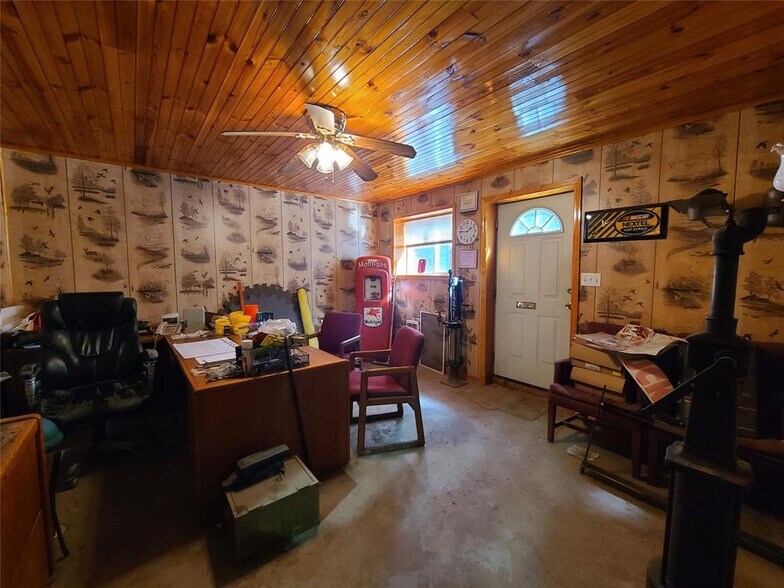 More Photos Of 26 Hook Rd, Sparrow Bush Distribution For Sale