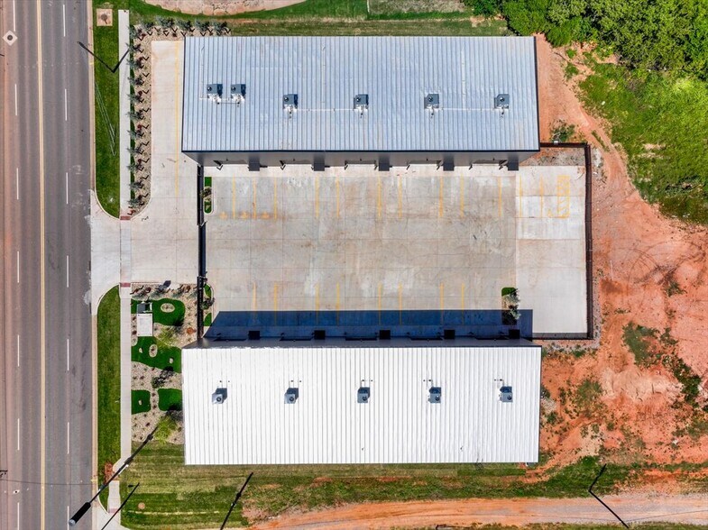 More Photos Of 1229 NW 122nd St, Oklahoma City Light Manufacturing For Lease