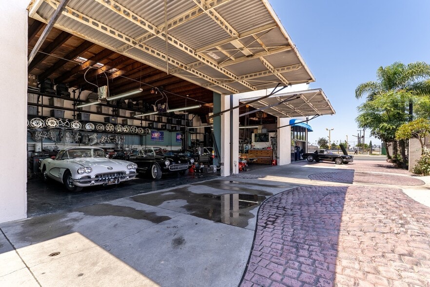 More Photos Of 411 S Harbor Blvd, Santa Ana Auto Dealership For Sale