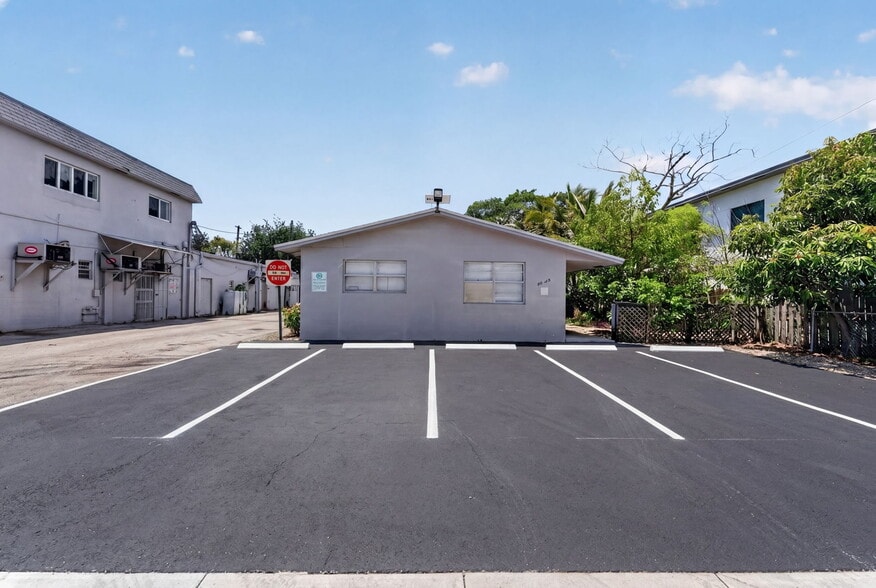 More Photos Of 4087-4095 N Andrews Ave, Oakland Park Storefront Retail Residential For Sale