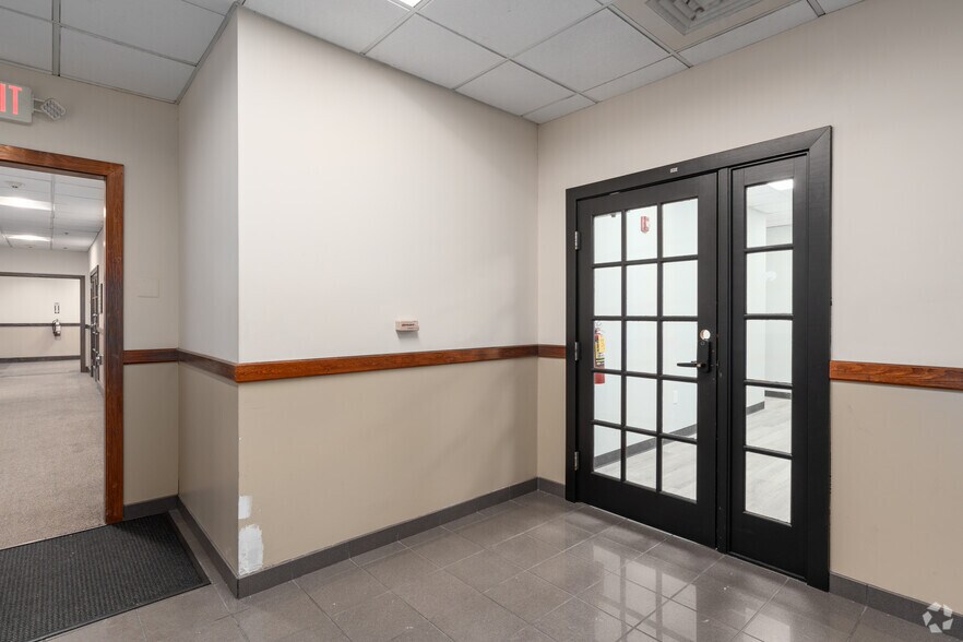 More Photos Of 649 N Lewis Rd, Limerick Medical For Lease