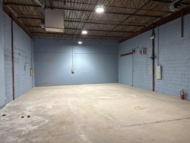 More Photos Of 16826-16888 Lathrop Ave, Harvey Warehouse For Lease