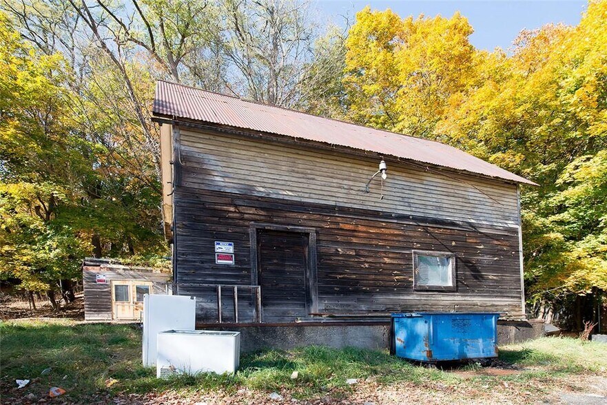 More Photos Of 64 N Main St, Liberty Storefront Retail Residential For Sale