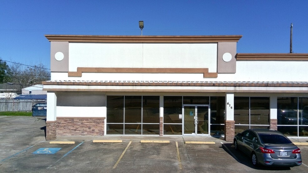 More Photos Of 614 Park St, Baytown Storefront For Lease