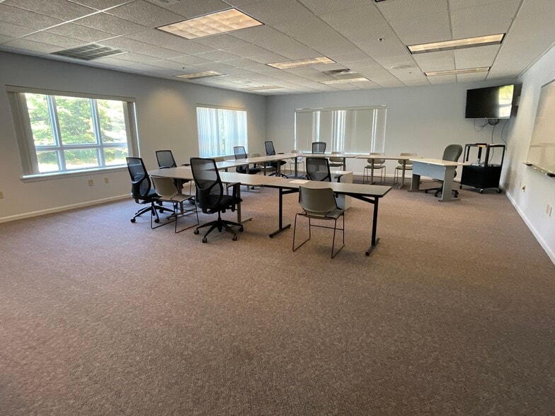 More Photos Of 83 Anthony Ave, Augusta Office For Lease