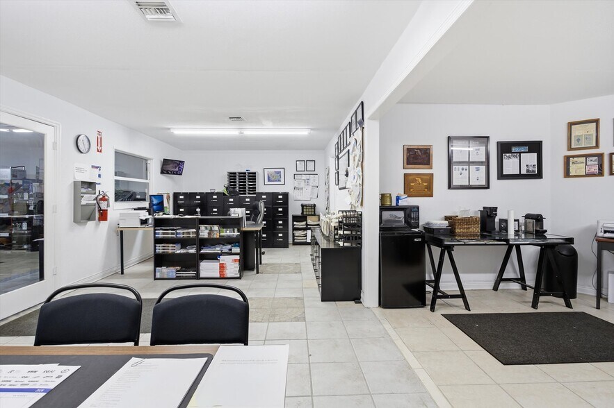 More Photos Of 22790 S Dixie Hwy, Miami Showroom For Lease