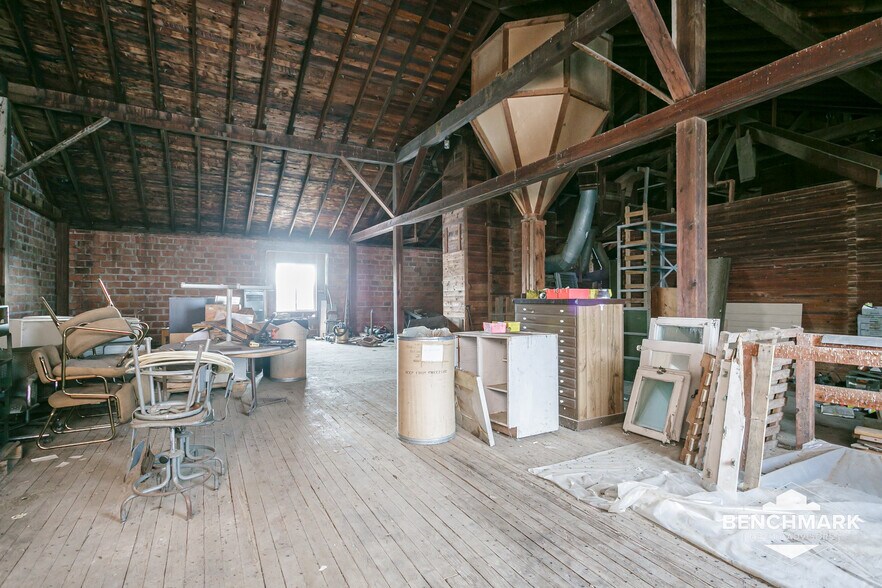 More Photos Of 4017 Railroad, Williamson Warehouse For Sale