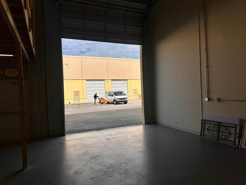 More Photos Of 3764-3790 SW 30th Ave, Fort Lauderdale Warehouse For Sale