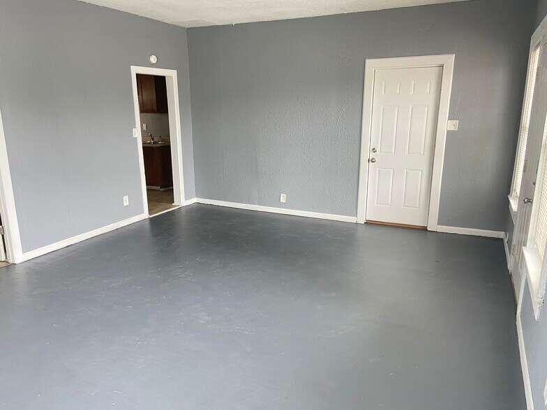 More Photos Of 1918 W Washington St, Indianapolis Apartments For Sale